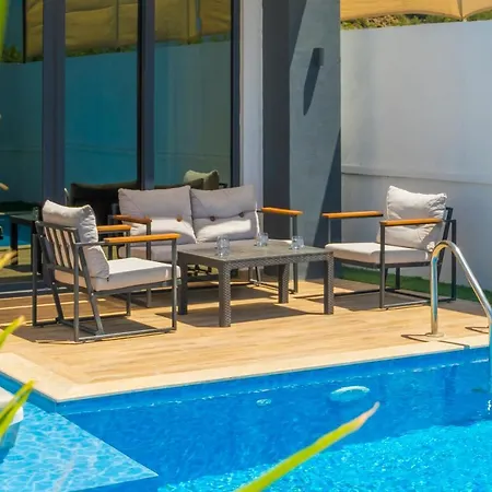 4 Kisilik Ozel Havuzlu Ve Bahceli Villa, Mugla - Awz216 빌라